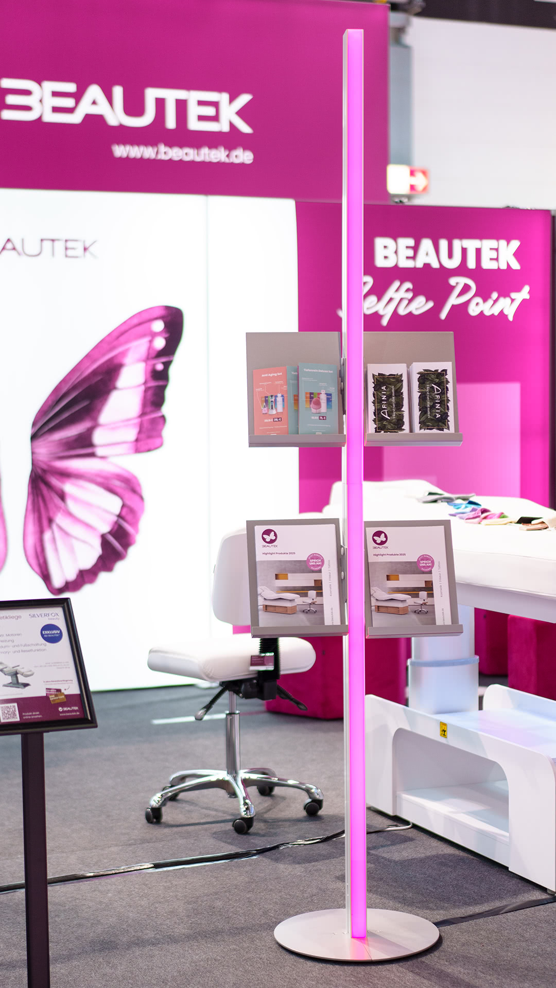 Kunde Beautek-Prospektständer LED-Messestand