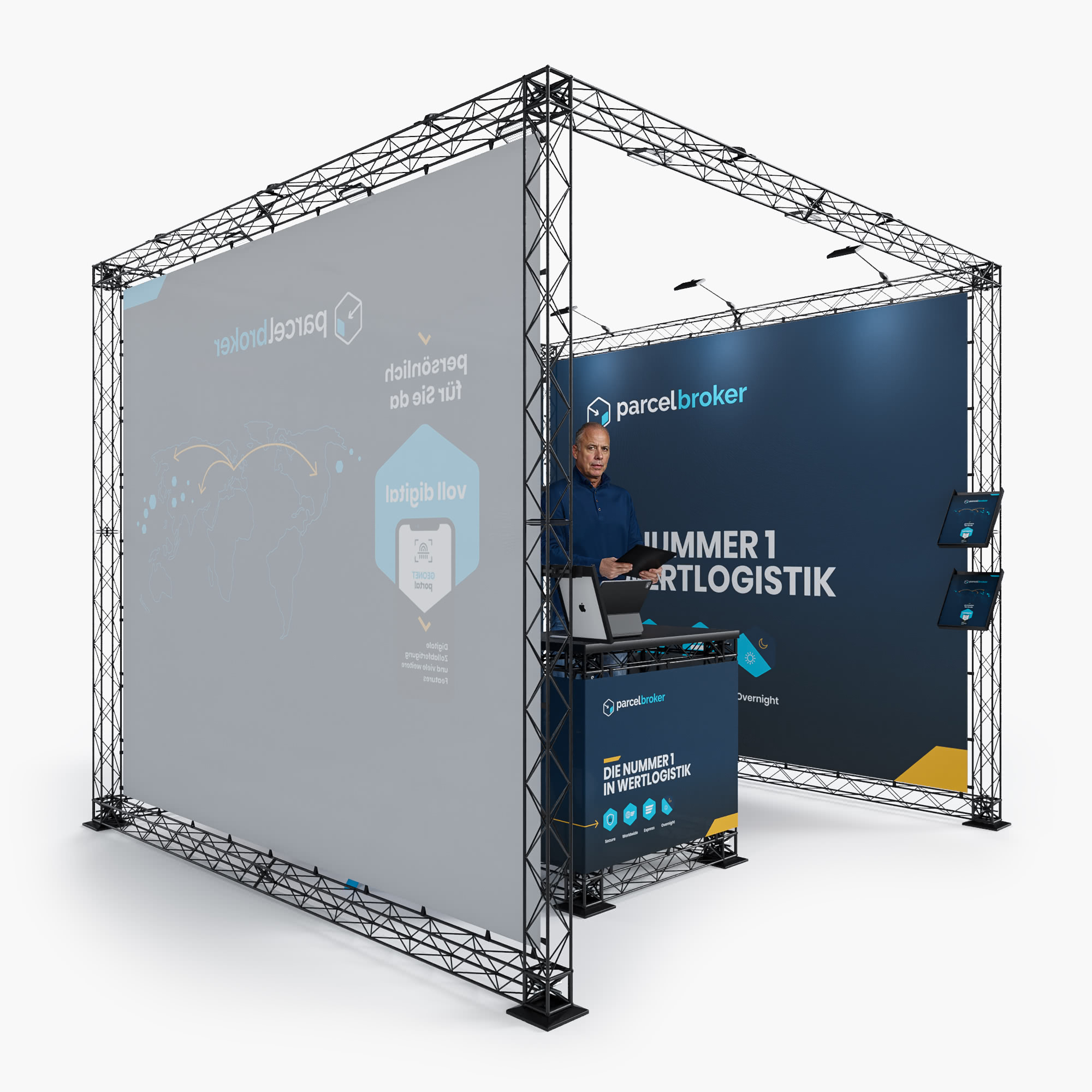 Ein Mann steht an einem markengeschützten Paketvermittlungsstand in einer Metallrahmenkonstruktion, umgeben von Bildschirmen und Bannern mit Firmenlogos und Texten in deutscher Sprache.
