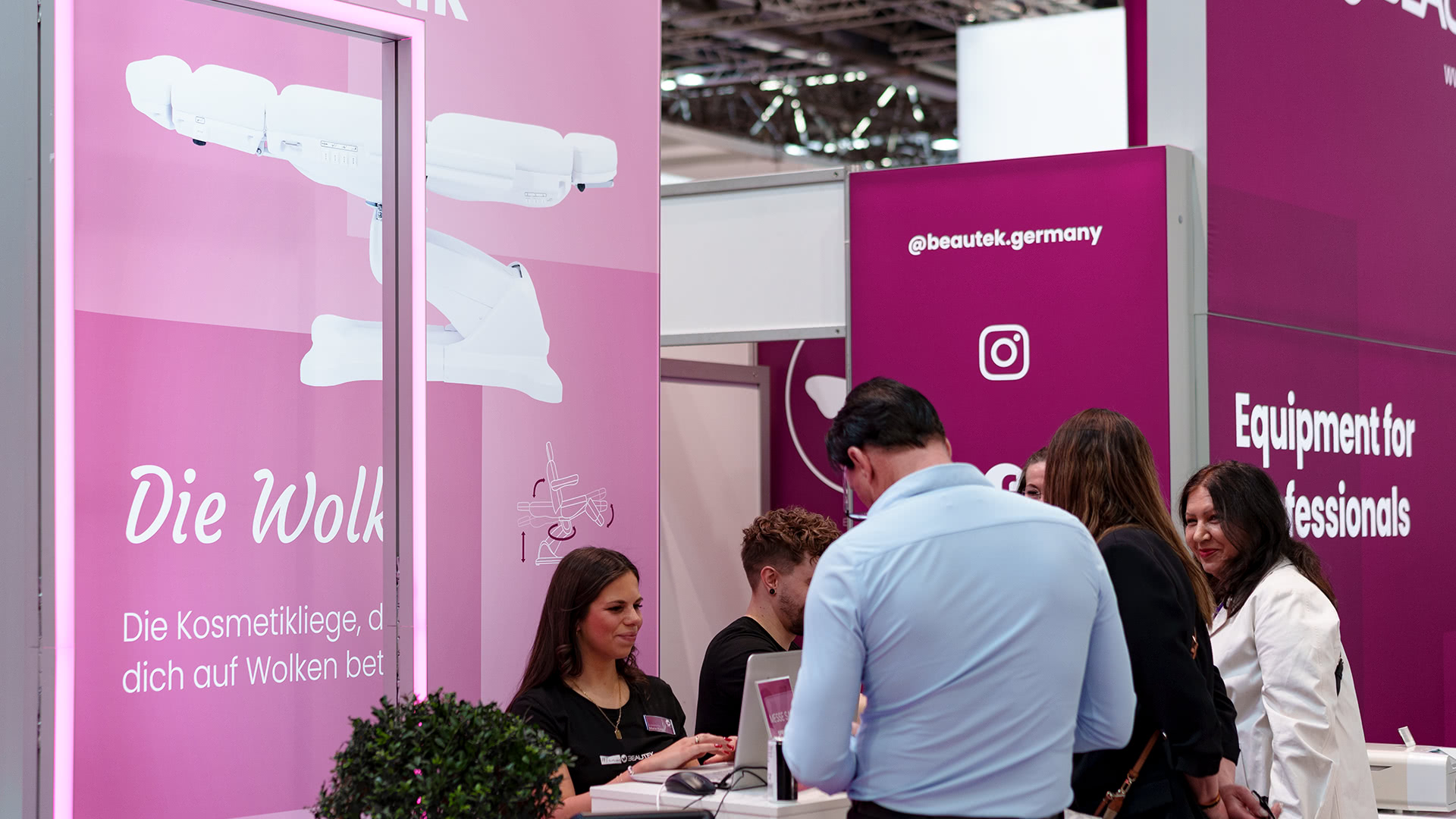 Kunde Beautek-Kundenbetreuung LED-Messestand