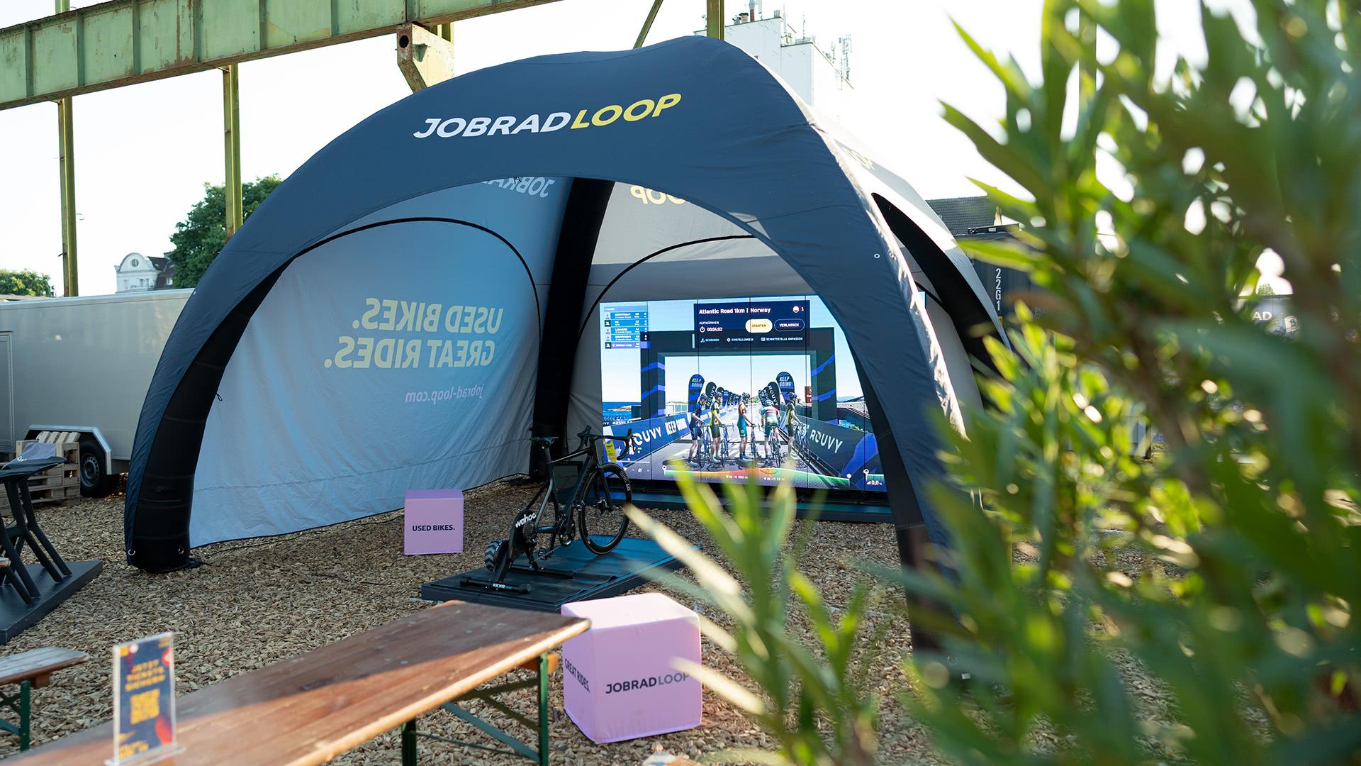 Zelt Loop JobRad Loop bei den Filmnächten Dortmund 2025 | Eventmarketing mit LED ...