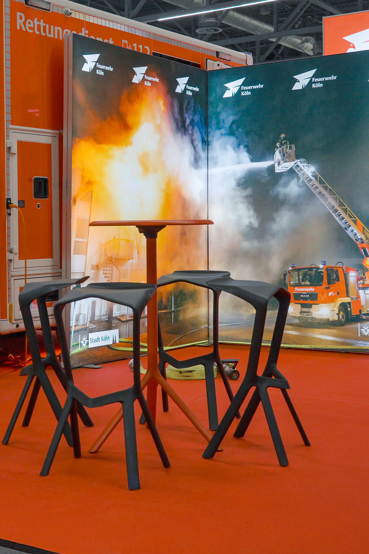 sitzgruppe-sthle-tische-messe-moebel