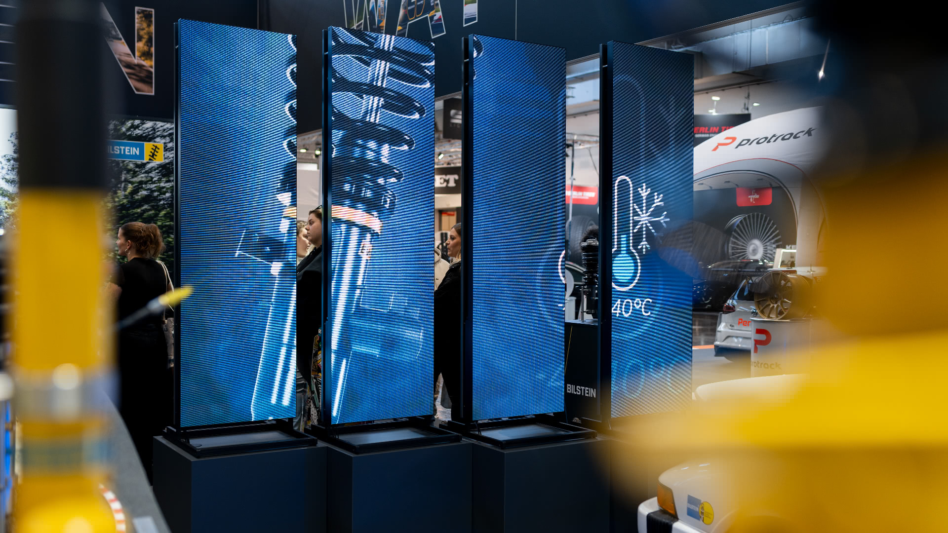 videowall-bilstein-messestand