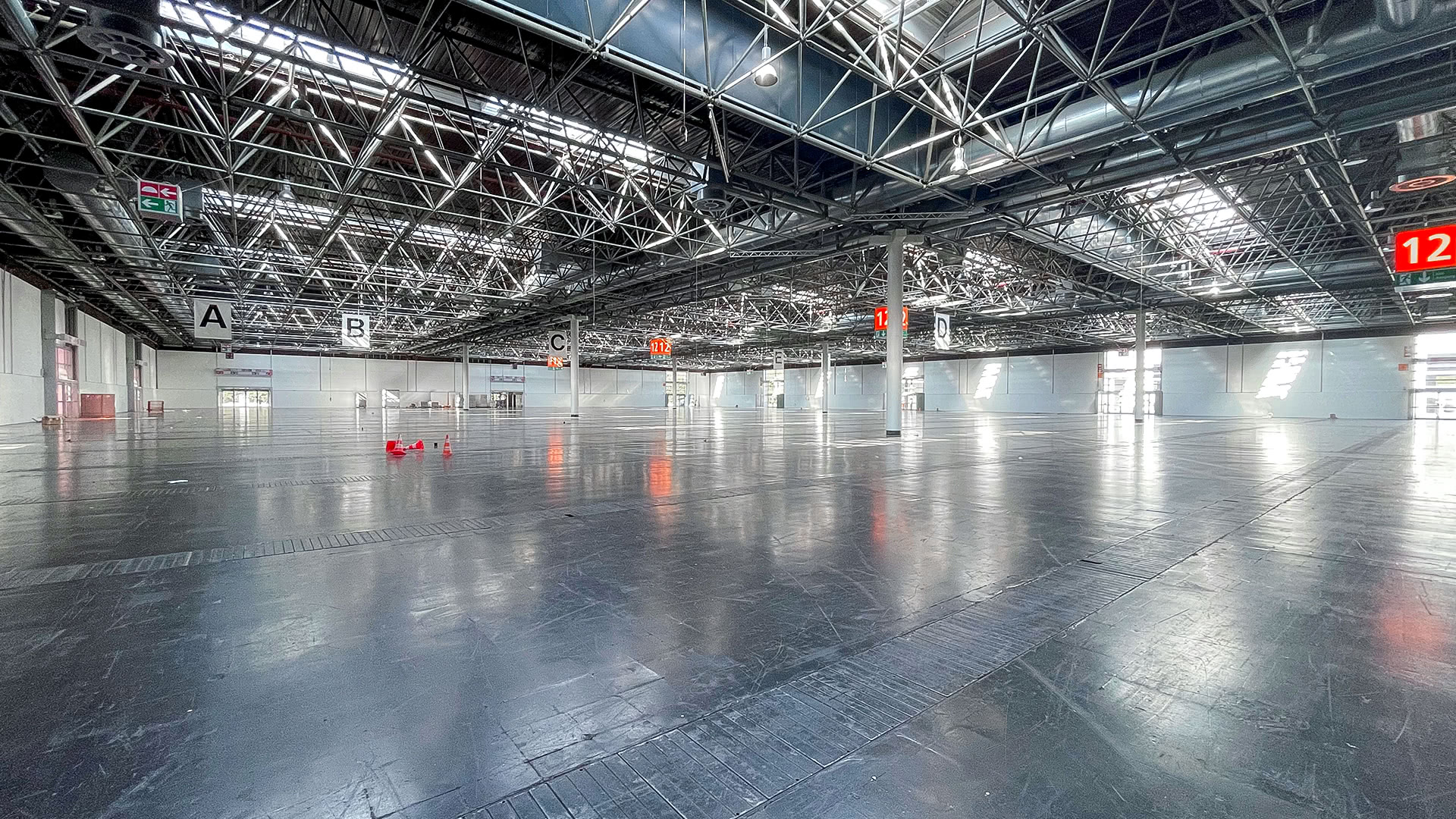 Leere Messehalle Düsseldorf